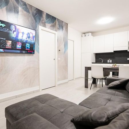 C-Apartment Lake Garda Salo Bagian luar foto