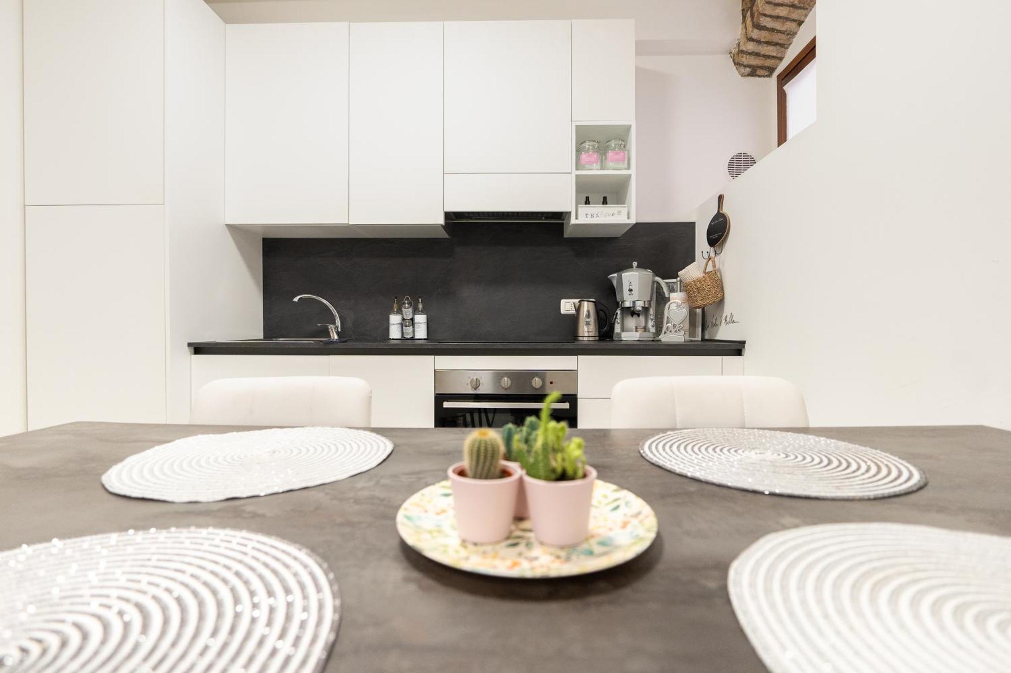 C-Apartment Lake Garda Salo Bagian luar foto