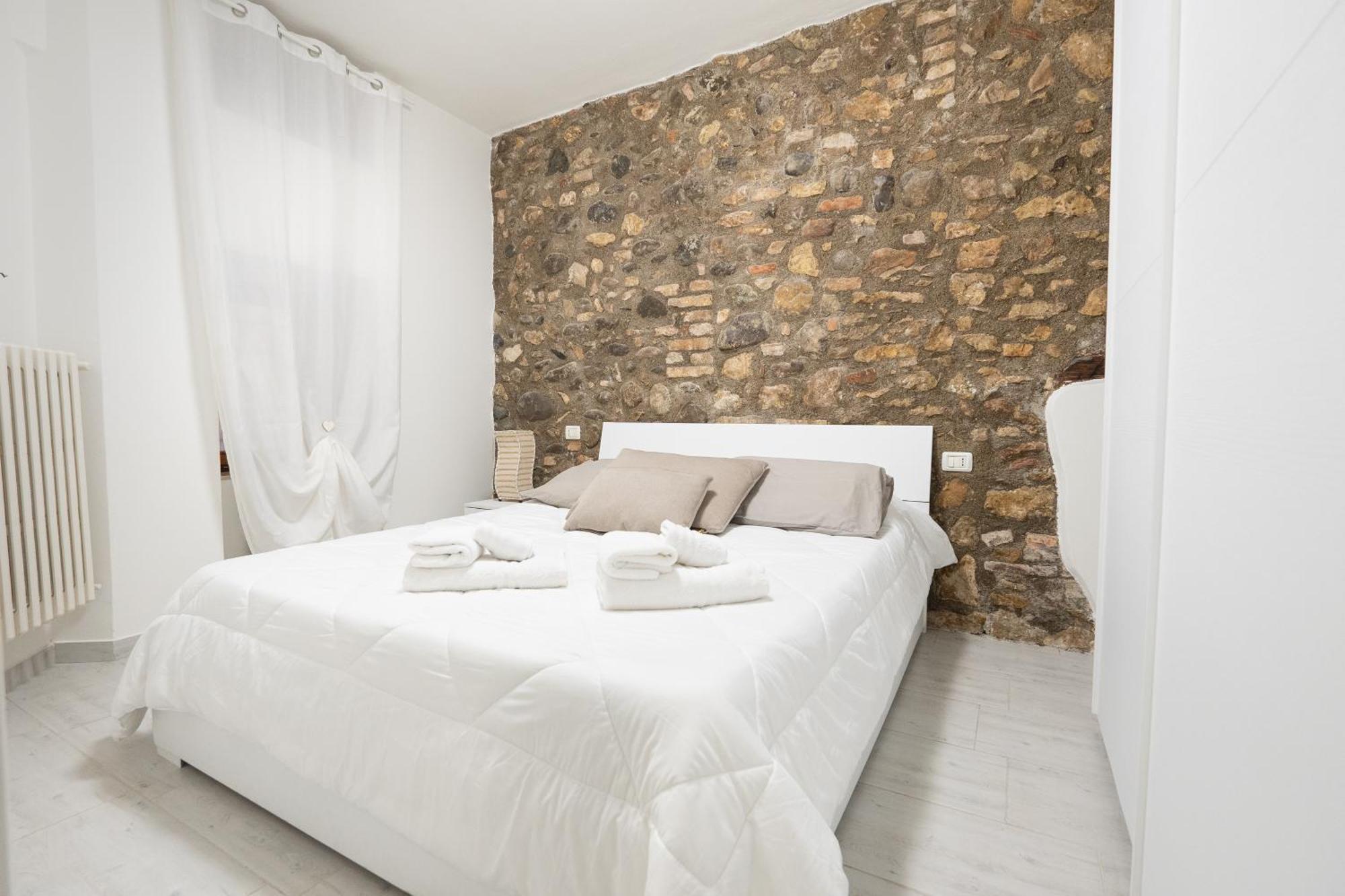 C-Apartment Lake Garda Salo Bagian luar foto